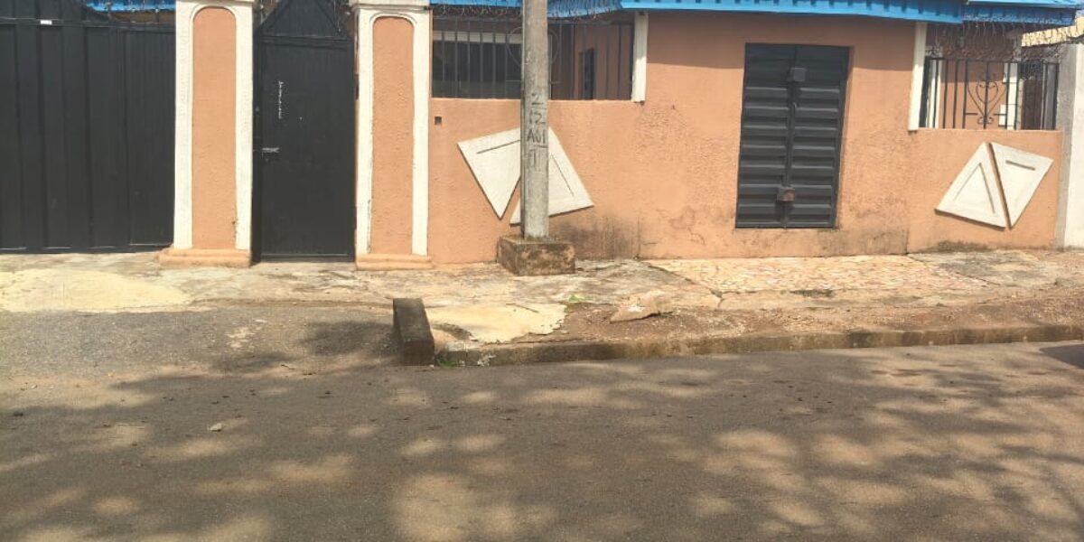 A Flat, Itaoniyan, Futa Road