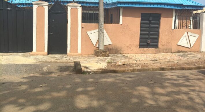 A Flat, Itaoniyan, Futa Road